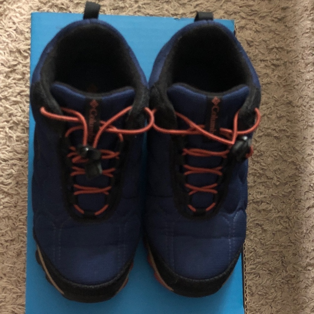 Columbia Navy and Black Hiking Shoes